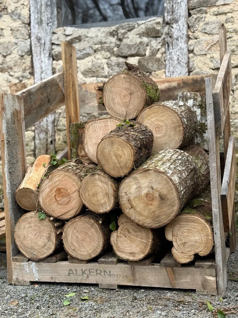 Billoux de châtaignier fendus, la matière première
