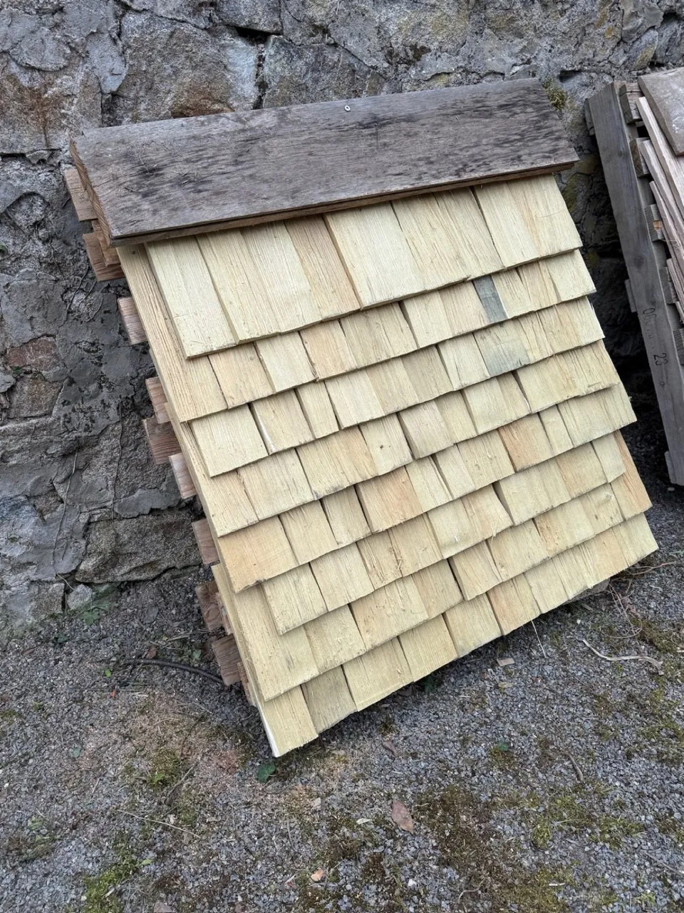 Modèle de couverture en bardeaux de châtaignier